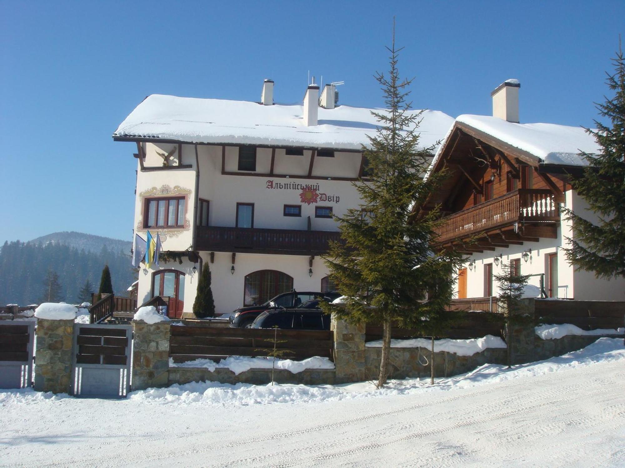 Hotel Alpenhof Pansion à Slavsko Extérieur photo