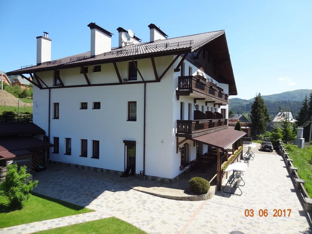 Hotel Alpenhof Pansion à Slavsko Extérieur photo